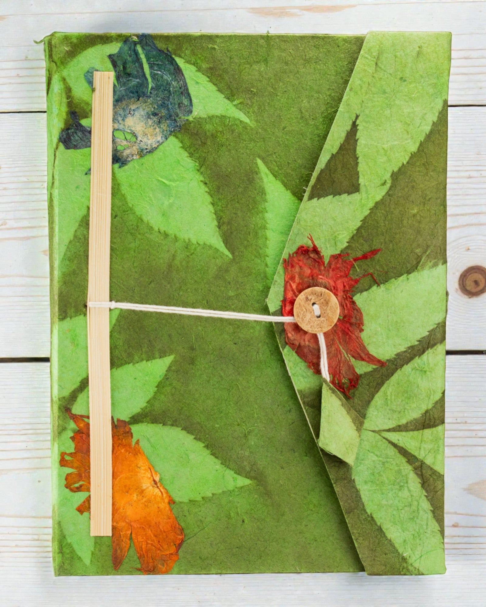 Large Lokta Notebook, Bold Flowers – Forest Green (45 sheets, 21 x 15 cm)