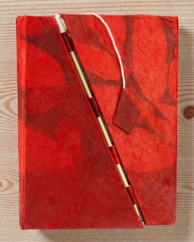 Carnet moyen Lokta Fleurs audacieuses – Rouge rubis (45 feuilles, 15 x 12 cm)