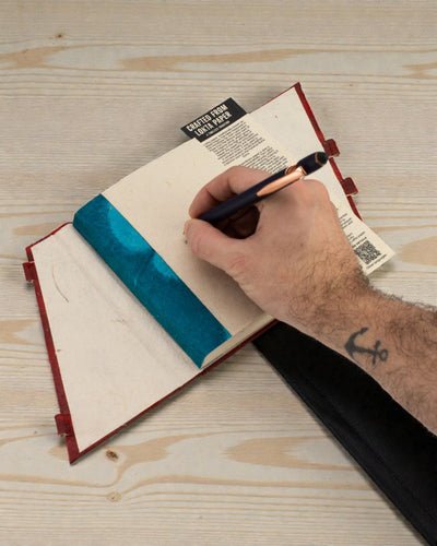 Carnet moyen Lokta Fleurs audacieuses – Rouge rubis (45 feuilles, 15 x 12 cm)