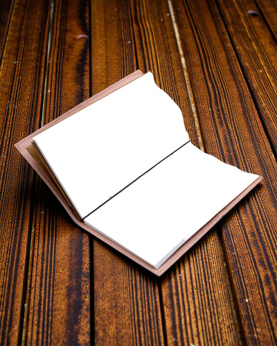 L’aventure commence – carnet en cuir rouge fait main 22 × 12 × 1,5 cm, 80 pages