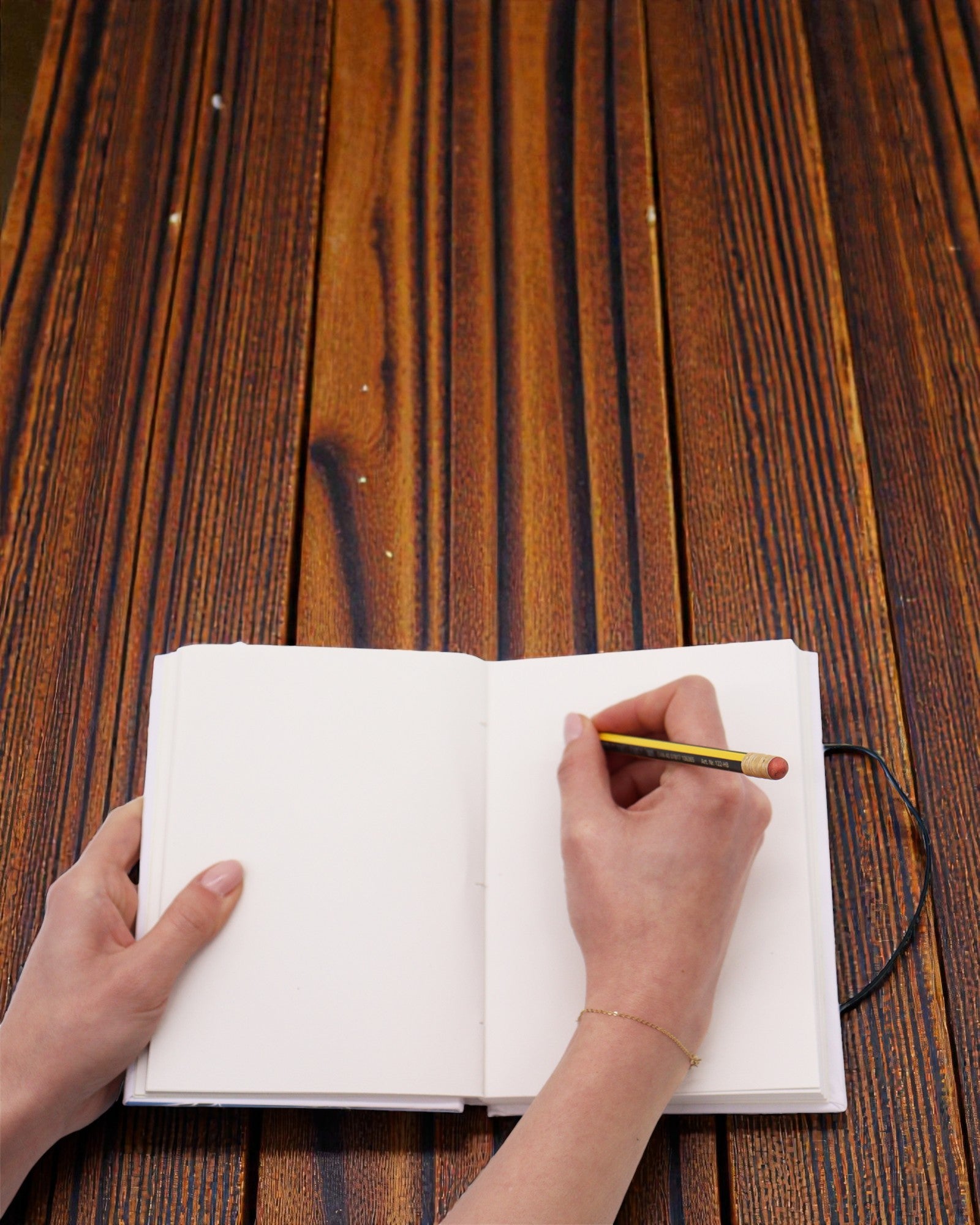 Leaves Together – kleines Notizbuch mit Riemen und Kokosknopf 18 × 12,5 cm, 200 Seiten