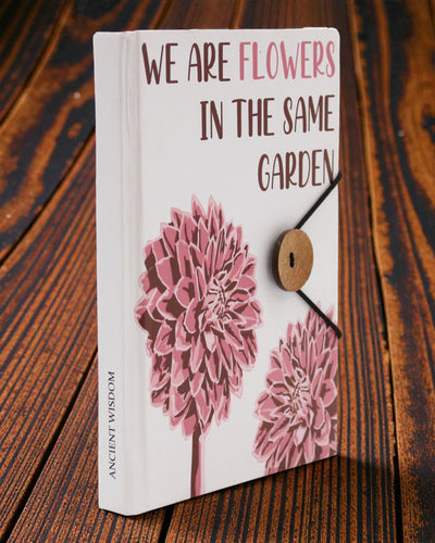 Flowers Together – piccolo taccuino con cinghia ed bottone in cocco 18 × 12,5 cm, 200 pagine