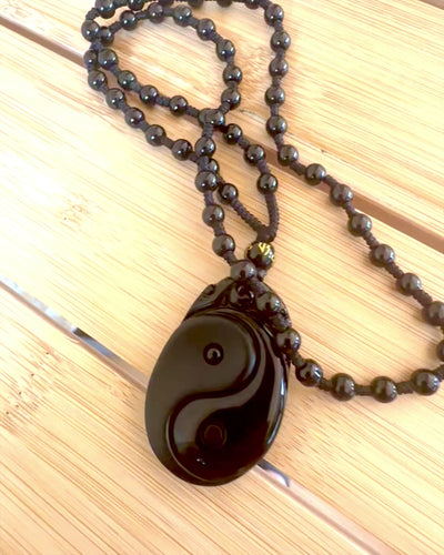 Obsidian Yin Yang Amulett mit Gravur - Harmonie und Schutz, personalisierte Gravur als Geschenk