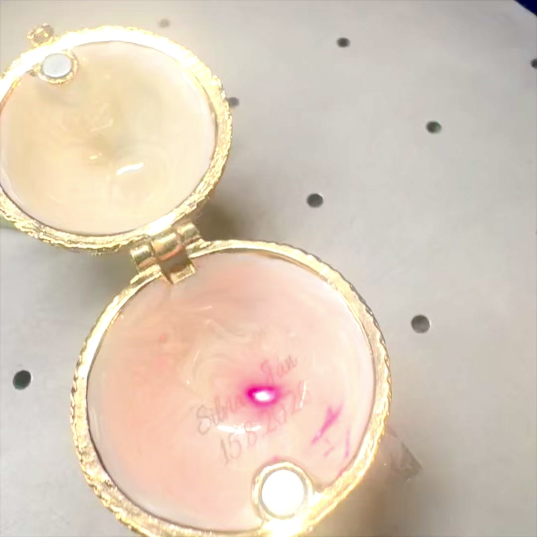 Boîte Exclusive Œuf Fabergé Métallique avec Cristaux Blanc et Or avec Gravure Personnalisable