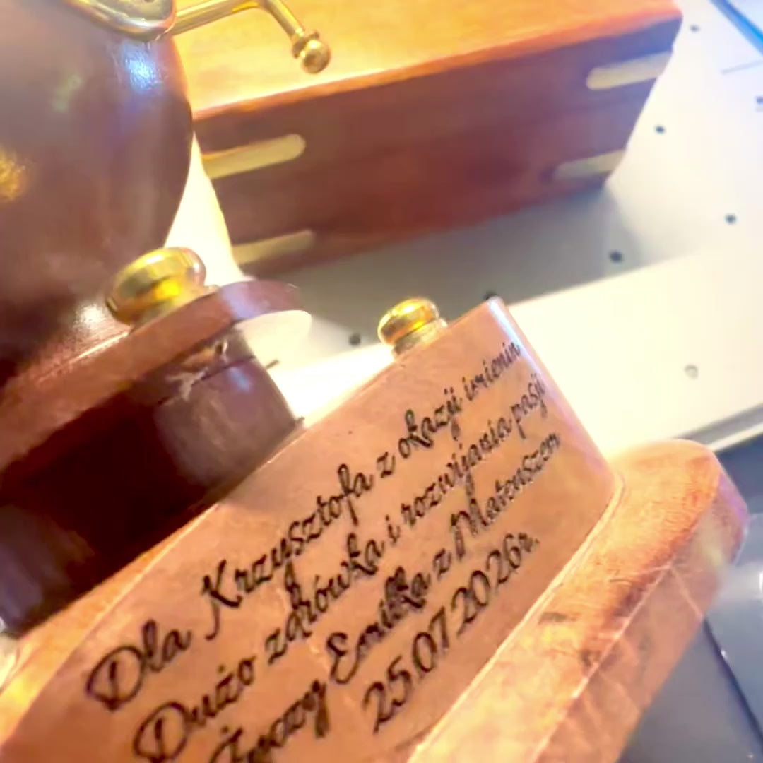Kleiner Retro-Taucherhelm mit Uhr und Personalisierung