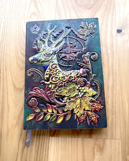 Leśny Jeleń – Notizbuch mit Hirschmotiv, A5 - Personalisierung mit Gravur als Geschenk