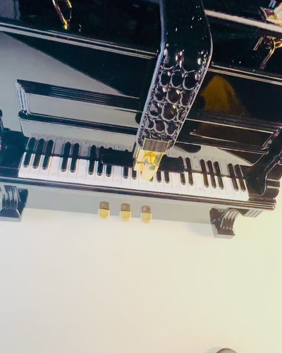 Damentasche „Elegantes Klavier“ in Schwarz und Weiß