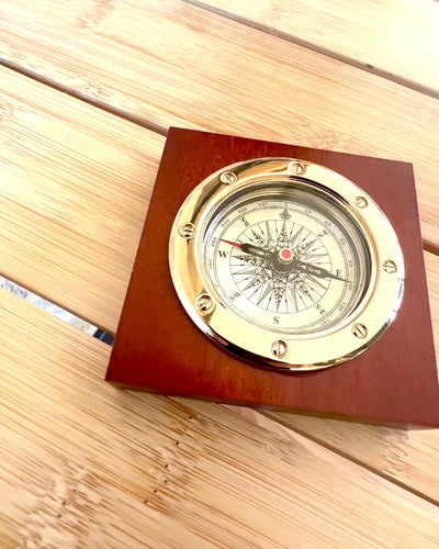 Kompass „Navigator2” - Klassische Eleganz in Messing und Holz, Personalisierung mit Gravur als Geschenk