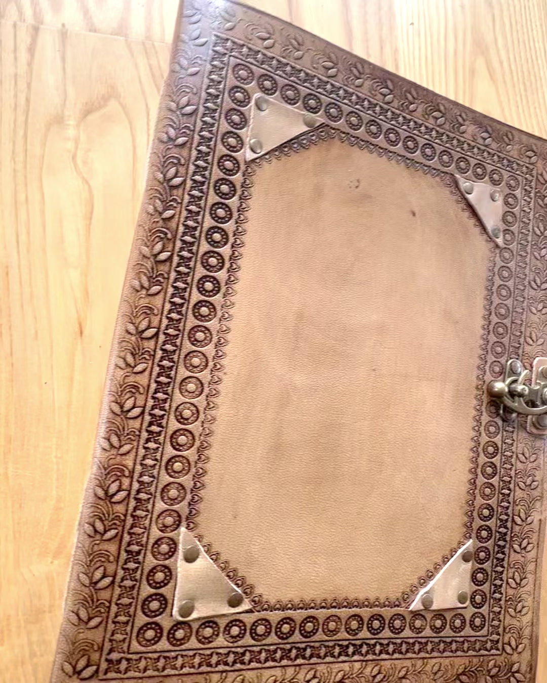 Libro dei ricordi in pelle Eredità – Taccuino personalizzato 25 × 33 cm