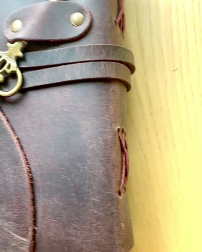 Oiled Leather Notebook with Secret Key – Vintage Diary 13 × 18 cm