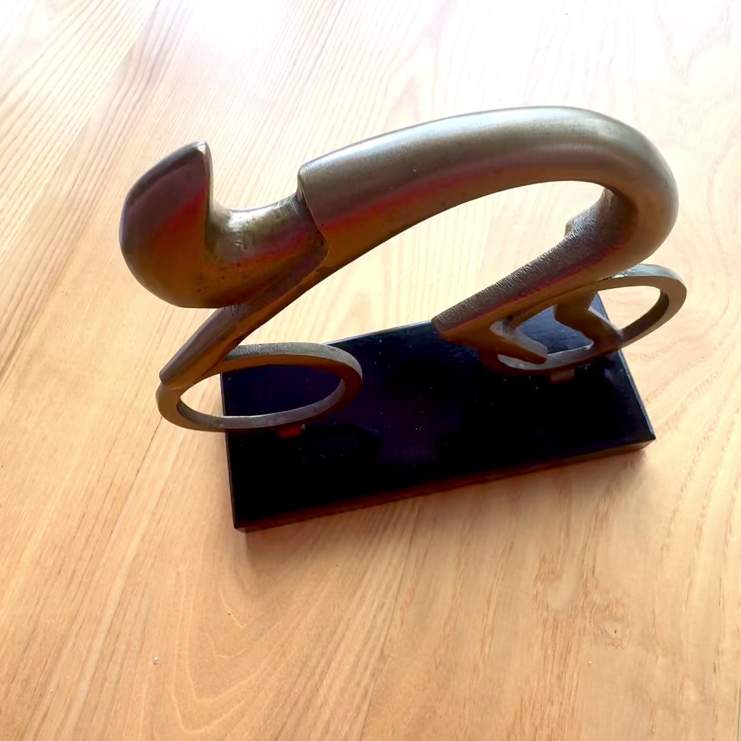 Cyclist figurine VB26/9 with engraving - Elegant gift for cyclists, height 18 cm, brass and black, minimalist interior decoration