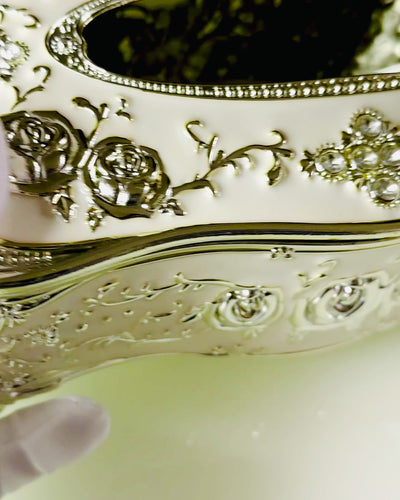 Boîte à Mouchoirs avec Motif en Relief de Rose - Élégant Accessoire pour Intérieurs, blanc