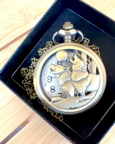 « Luna Wolf » – Montre de Poche Élégante avec Loups, possibilité de personnalisation par gravure pour cadeau