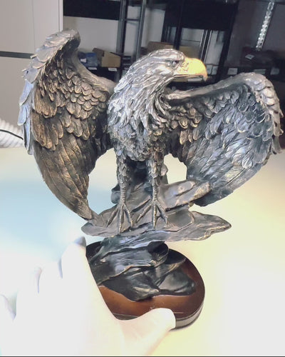 Dekorative Statue "Fliegender Adler" – Majestätisches Symbol für Stärke und Freiheit