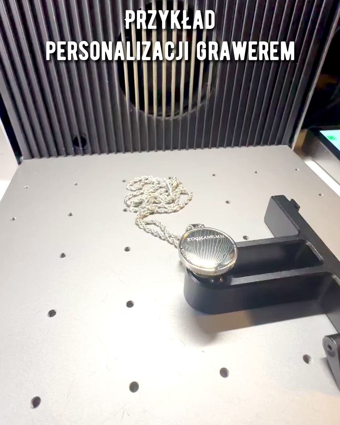 Necklace with Glamour Style Compass Pendant with Zirconia for Women and Men - 2 variants to choose from, personalization with engraving for a gift