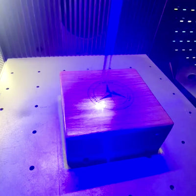 Kompass mit Sonnenuhr Gilbert in Holzgehäuse mit Möglichkeit zur Personalisierung durch Gravur
