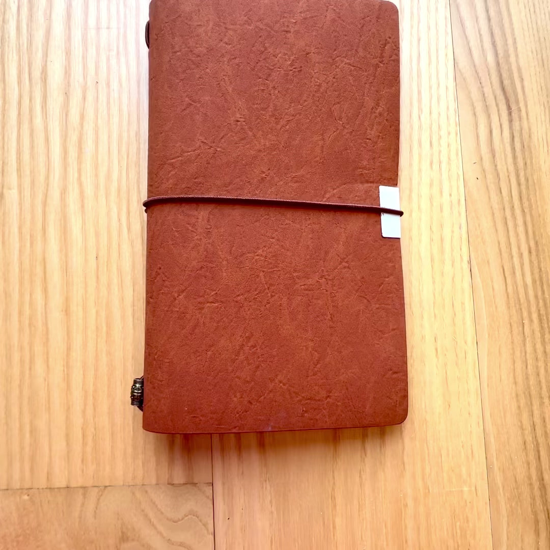 Carnet de voyage en cuir avec gravure personnalisée