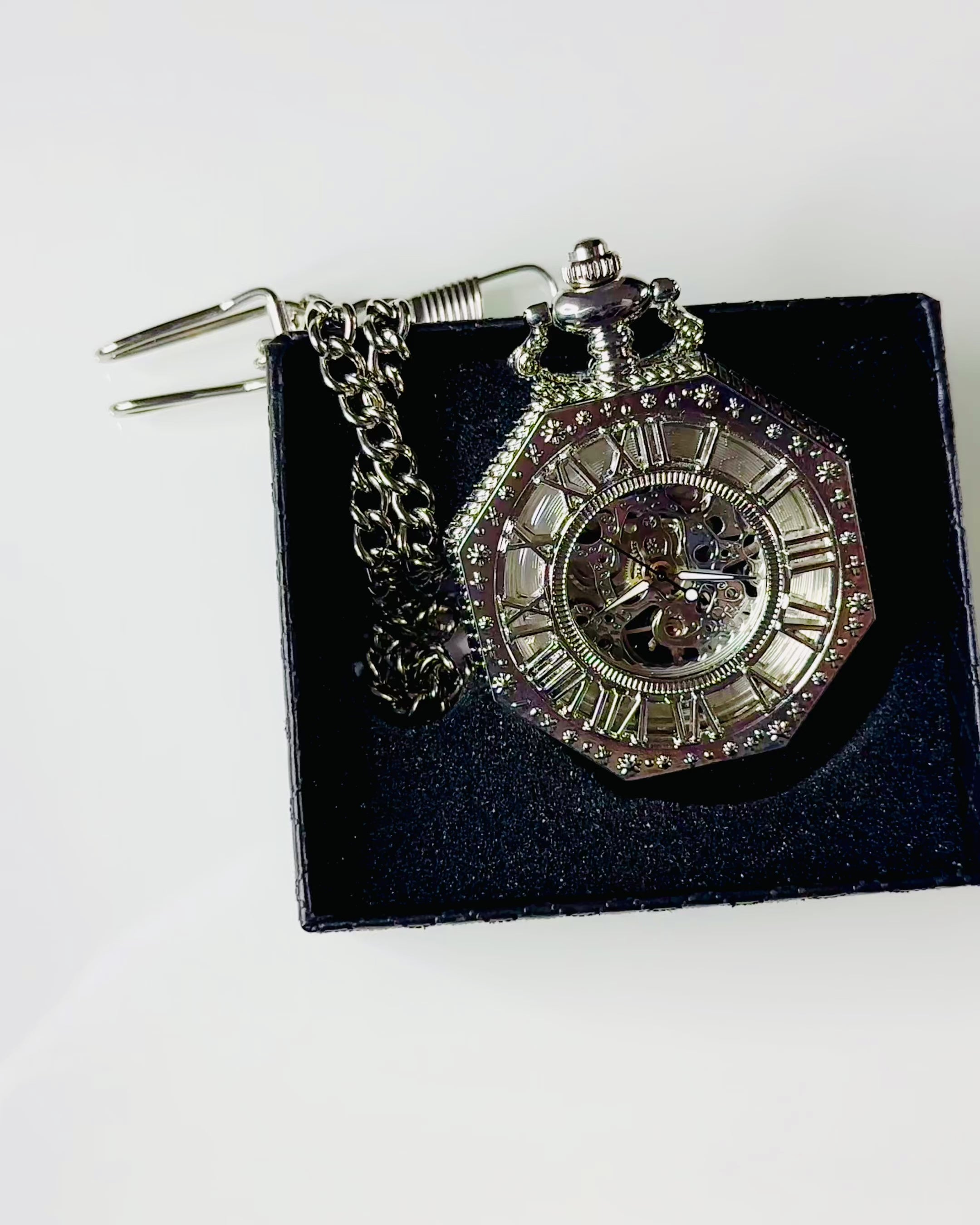 Montre de poche mécanique octogonale classique en argent avec cadran ajouré de style steampunk