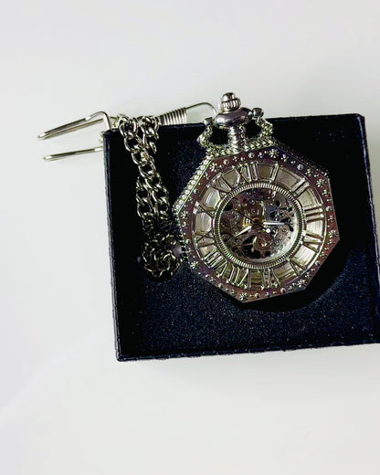 Montre de poche mécanique octogonale classique en argent avec cadran ajouré de style steampunk