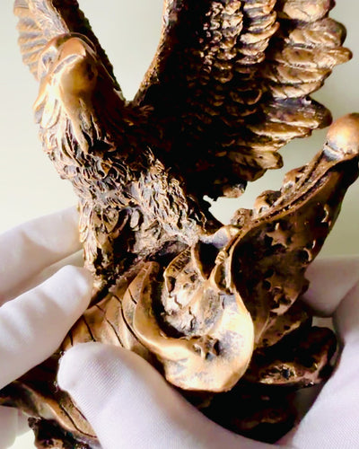 "Lord of the Winds" – Retro Eagle Statue in Vintage Style with Engraving Option