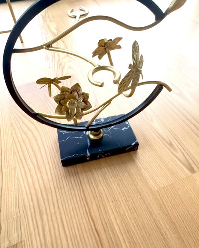 Stojak "Elegancki Owad" - pour bouteille de vin et verres, hauteur 33 cm, possibilité de personnalisation par gravure pour cadeau