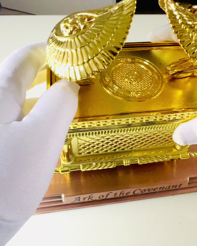 Réplique de l'Arche d'Alliance Dorée – Statue Décorative de l'Arche en Cuivre Taille XL 28x15.6x20 cm