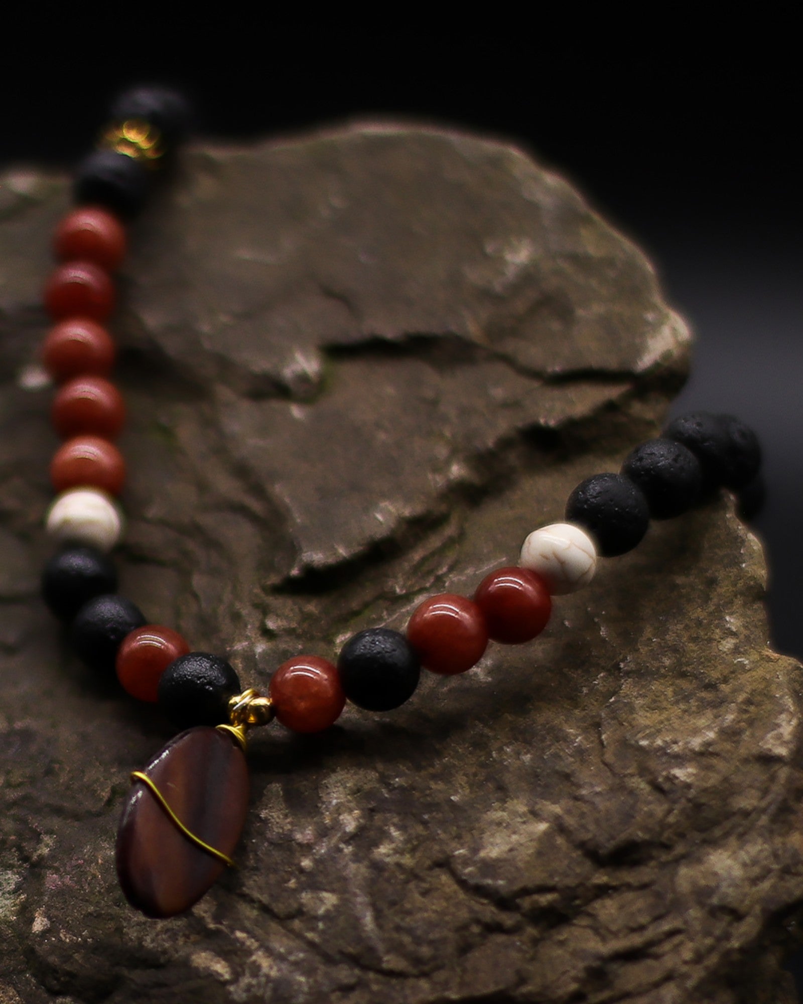 Halskette Essenz des Vulkans – Schutz