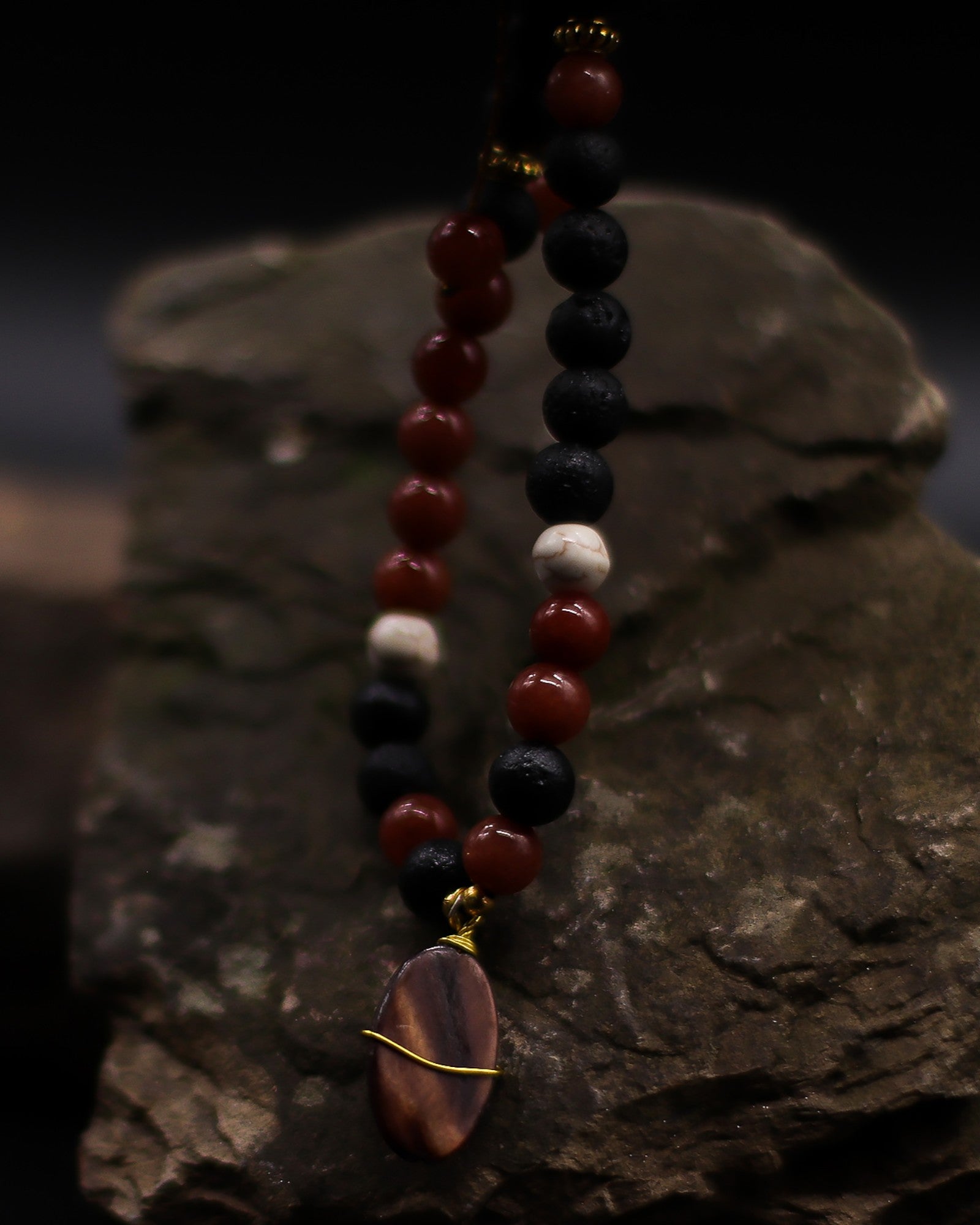 Halskette Essenz des Vulkans – Schutz