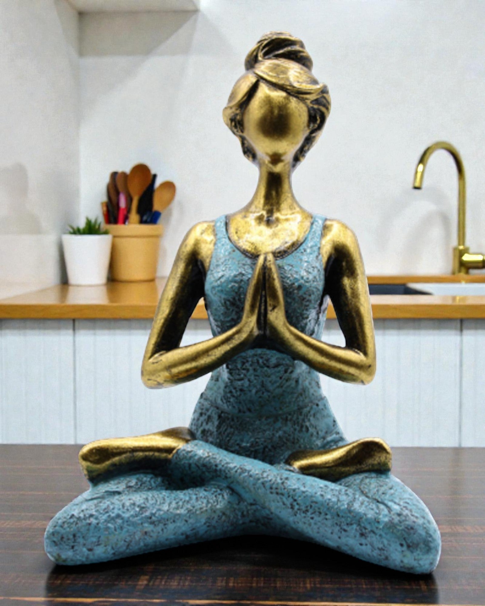 Figurine de femme 24 cm – Yoga Énergie or-turquoise